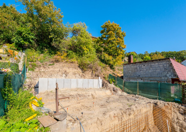 Na predaj 5i rozostavaný dom, dvojgaráž, projekt, Bratislava