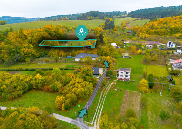Väčší stavebný pozemok pri lese - okraj obce Dolná Mariková