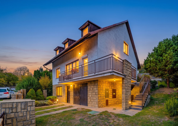 Priestranný rodinný dom s veľkým potenciálom |216 m² MYJAVA|