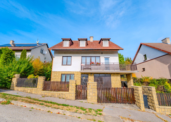 Priestranný rodinný dom s veľkým potenciálom |216 m² MYJAVA|