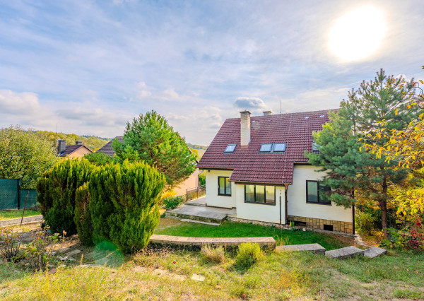 Priestranný rodinný dom s veľkým potenciálom |216 m² MYJAVA|
