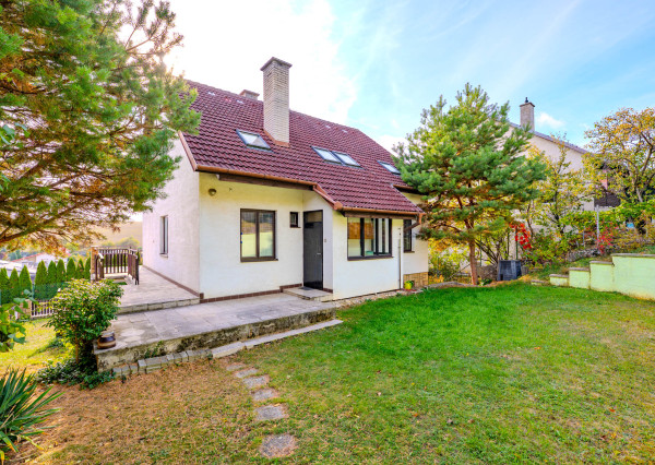 Priestranný rodinný dom s veľkým potenciálom |216 m² MYJAVA|
