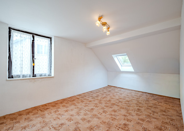 Priestranný rodinný dom s veľkým potenciálom |216 m² MYJAVA|