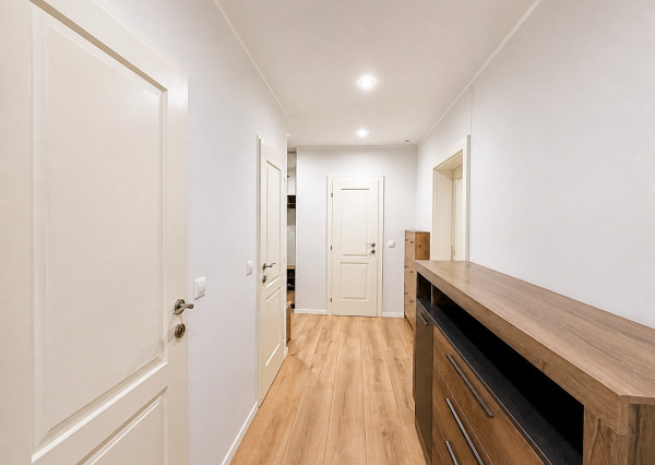 Priestranný 3-izbový byt na predaj, v centre Beluše, 68m2
