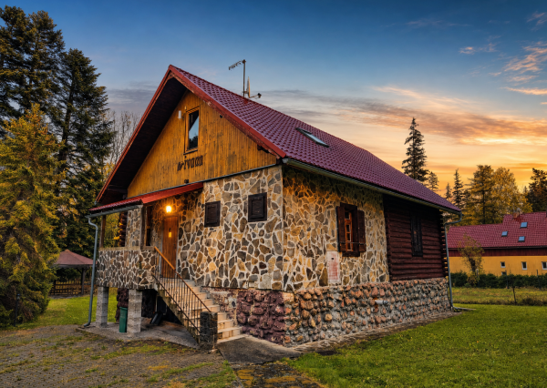 NA PREDAJ! Zrubová chata s 3 apartmánmi, Tatranská Kotlina