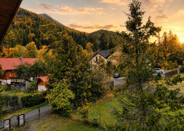 NA PREDAJ! Zrubová chata s 3 apartmánmi, Tatranská Kotlina