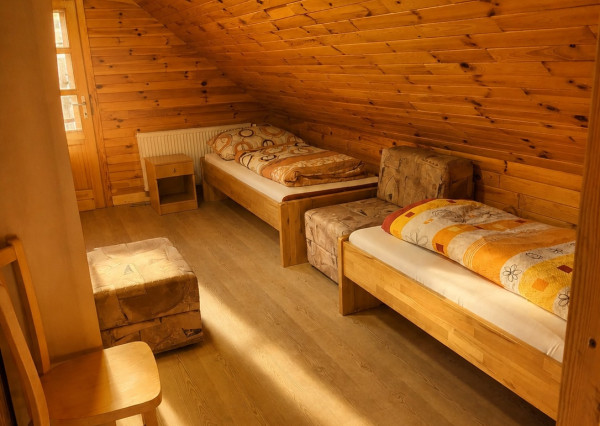 NA PREDAJ! Zrubová chata s 3 apartmánmi, Tatranská Kotlina
