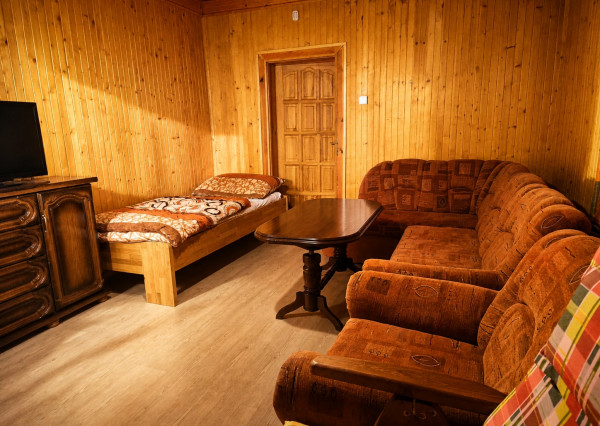 NA PREDAJ! Zrubová chata s 3 apartmánmi, Tatranská Kotlina