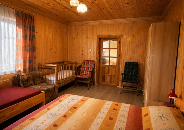 NA PREDAJ! Zrubová chata s 3 apartmánmi, Tatranská Kotlina