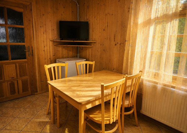 NA PREDAJ! Zrubová chata s 3 apartmánmi, Tatranská Kotlina