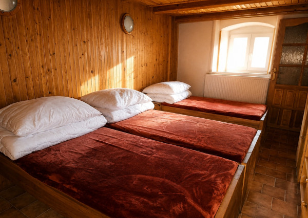NA PREDAJ! Zrubová chata s 3 apartmánmi, Tatranská Kotlina