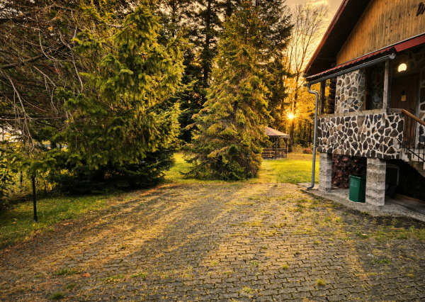 NA PREDAJ! Zrubová chata s 3 apartmánmi, Tatranská Kotlina