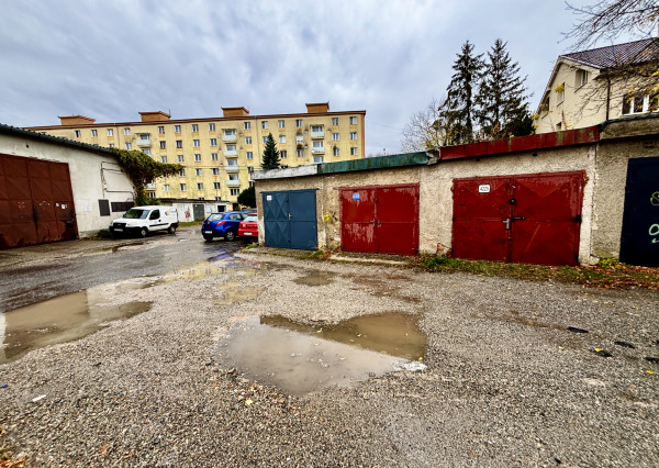 Garáž 18m2 -  predaj, skvelá lokalita, Košice Čárskeho ulica