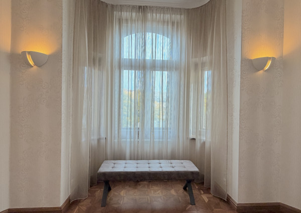 Na prenájom luxusný 3,5-izbový byt s parkovaním, Staré mesto
