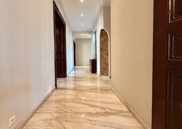 Na prenájom luxusný 3,5-izbový byt s parkovaním, Staré mesto