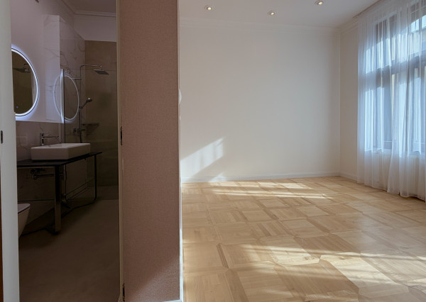 Na prenájom luxusný 3,5-izbový byt s parkovaním, Staré mesto