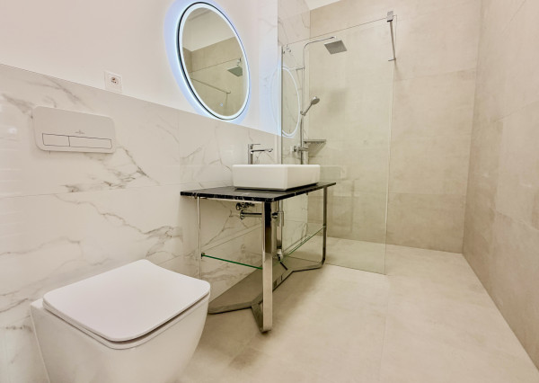 Na prenájom luxusný 3,5-izbový byt s parkovaním, Staré mesto