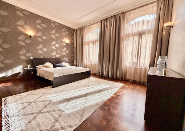 Na prenájom luxusný 3,5-izbový byt s parkovaním, Staré mesto