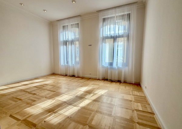 Na prenájom luxusný 3,5-izbový byt s parkovaním, Staré mesto