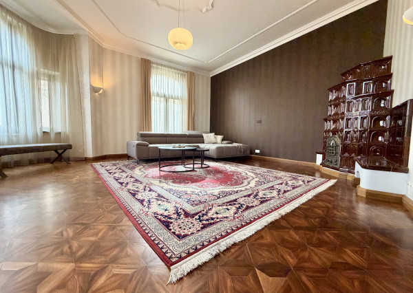 Na prenájom luxusný 3,5-izbový byt s parkovaním, Staré mesto