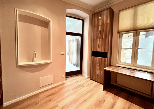 Na prenájom luxusný 3,5-izbový byt s parkovaním, Staré mesto