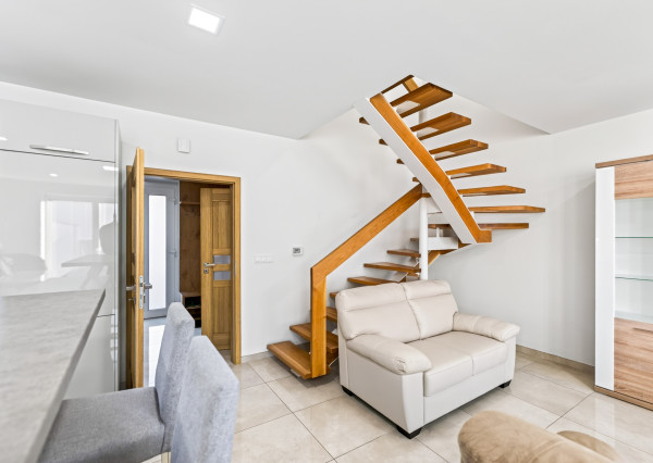 Na predaj 4 izbový dom, 149m2, garáž, Prievidza