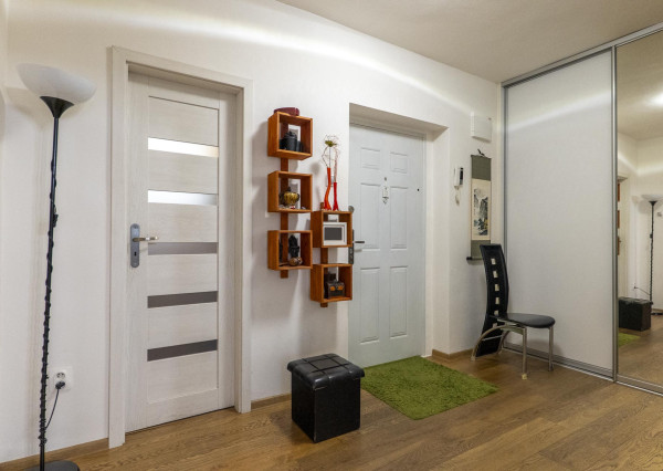 Pekný 4i byt s dvomi terasami po kompletnej rekonštrukcii, slepá ulica, 141,4 m²!