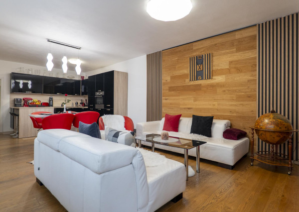 Pekný 4i byt s dvomi terasami po kompletnej rekonštrukcii, slepá ulica, 141,4 m²!