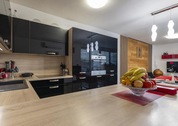 Pekný 4i byt s dvomi terasami po kompletnej rekonštrukcii, slepá ulica, 141,4 m²!