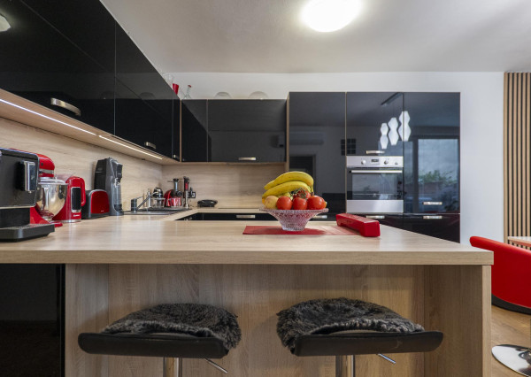 Pekný 4i byt s dvomi terasami po kompletnej rekonštrukcii, slepá ulica, 141,4 m²!