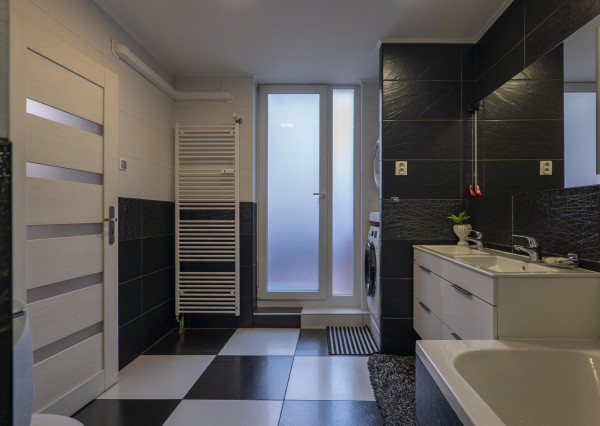 Pekný 4i byt s dvomi terasami po kompletnej rekonštrukcii, slepá ulica, 141,4 m²!
