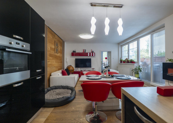 Pekný 4i byt s dvomi terasami po kompletnej rekonštrukcii, slepá ulica, 141,4 m²!
