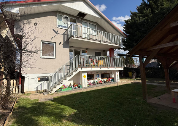 IBA U NÁS! Na predaj veľký rodinný dom v Ružinove-Mokráň  Záhon