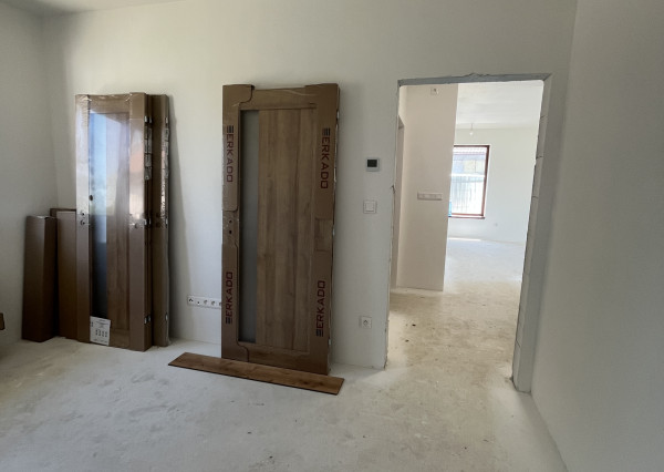 IBA U NÁS! Na predaj 3i novostavba, Pečenany, 585m2, BNB
