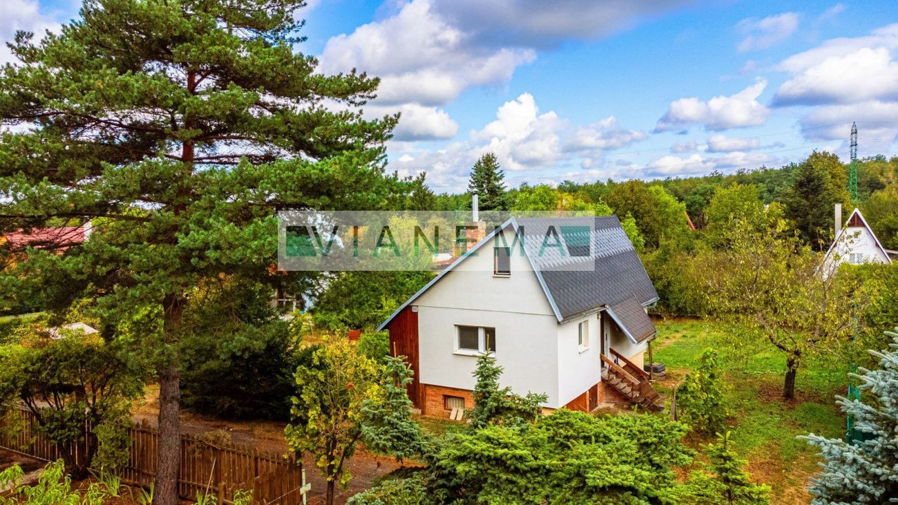 IBA U NÁS! Exkluzívne ponúkame murovanú chatu v obci Lozorno