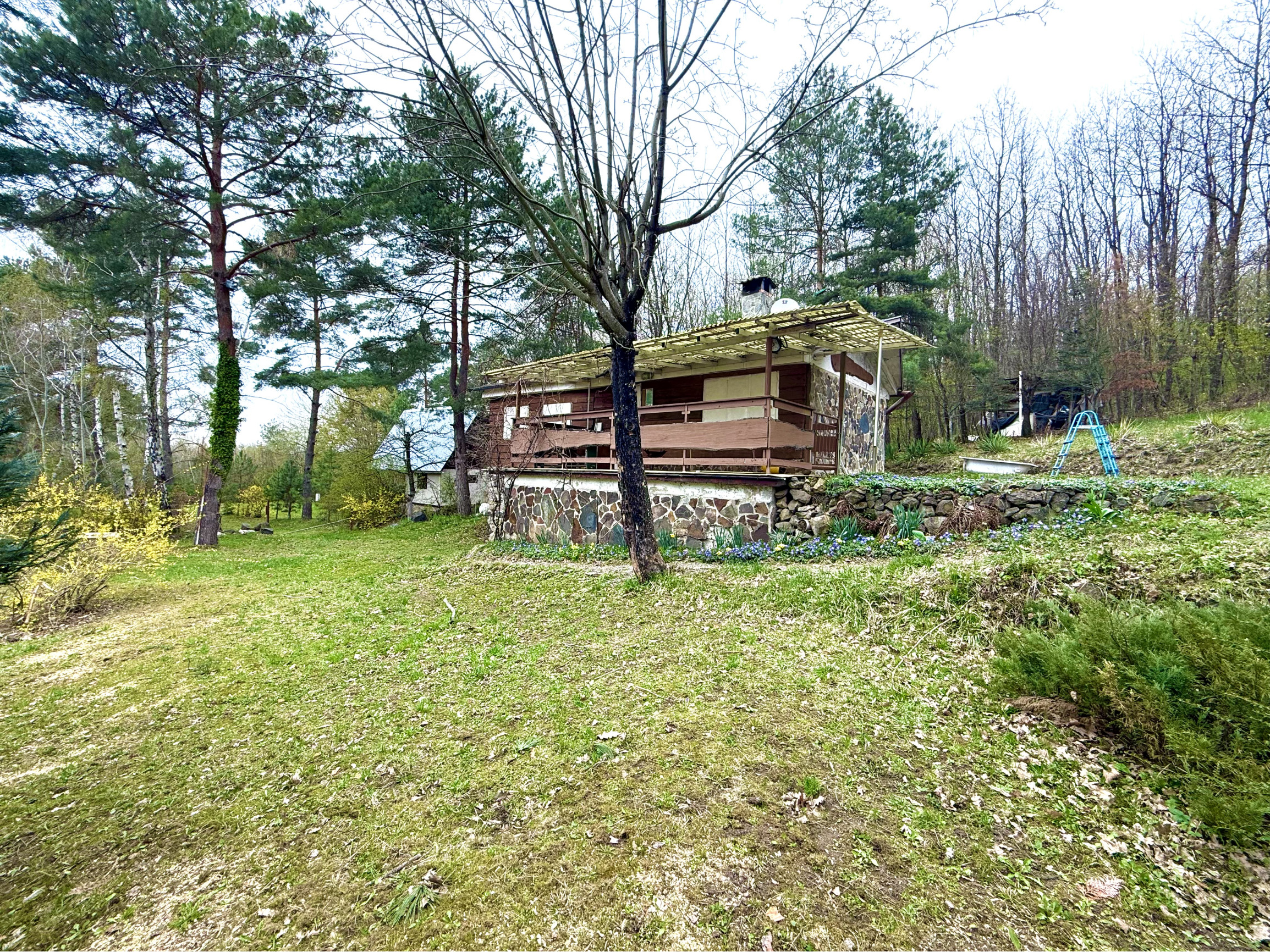 Znížená cena ! Ponúkame na predaj chatu vo Vyšná Kamenica