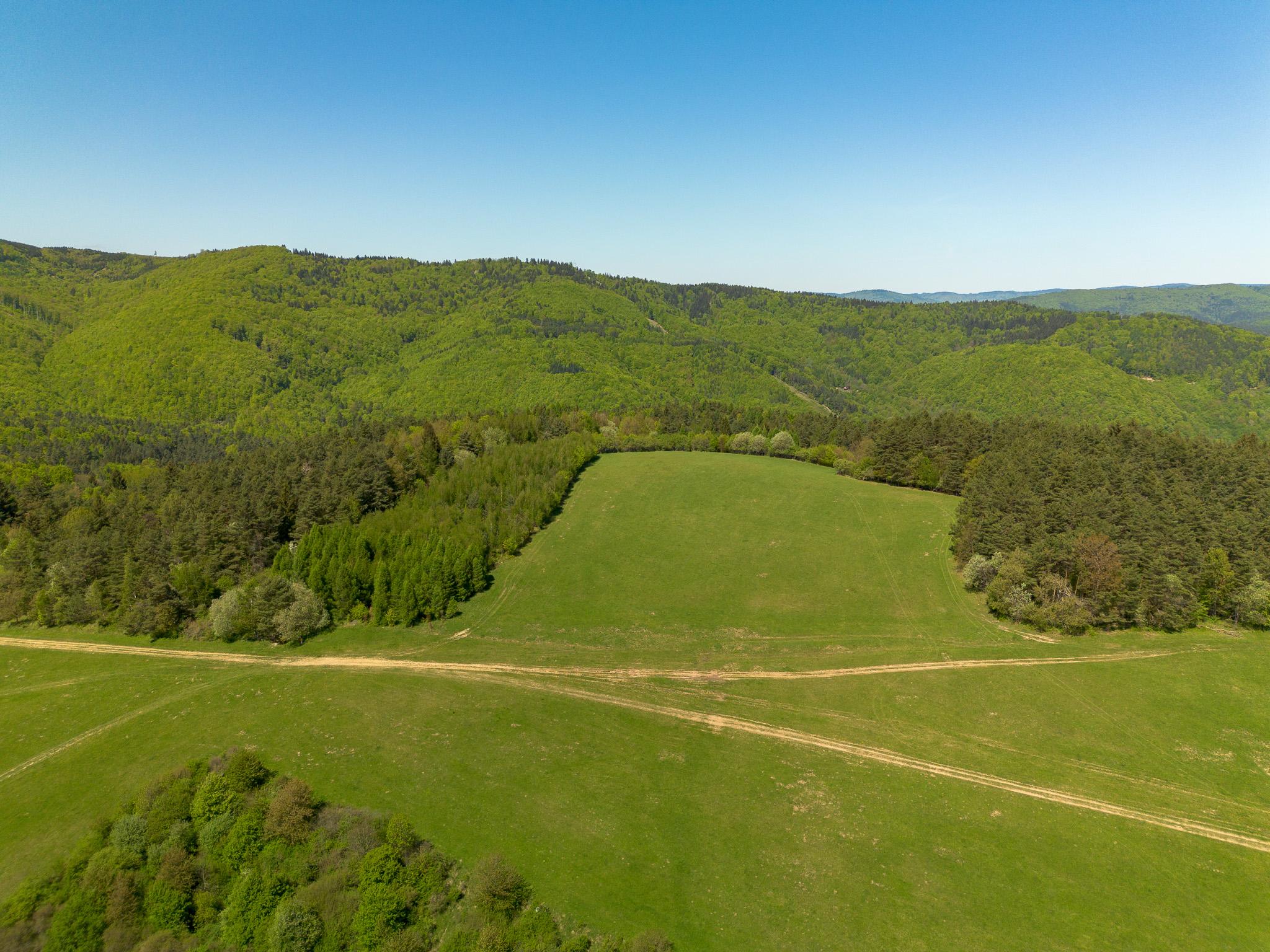 IBA U NÁS! Väčší pozemok s krásnymi výhľadmi nad obcou Zubák