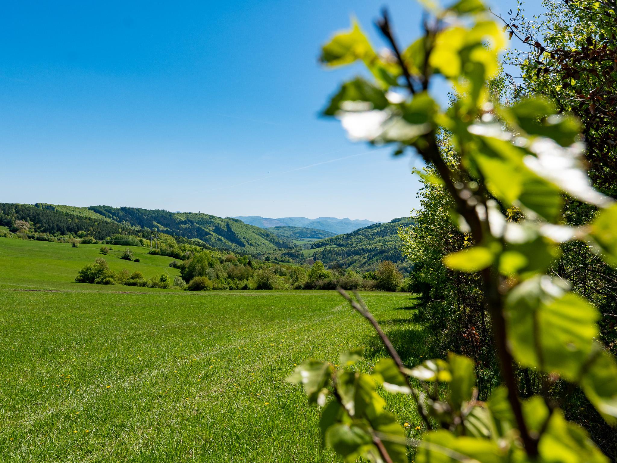 IBA U NÁS! Väčší pozemok s krásnymi výhľadmi nad obcou Zubák