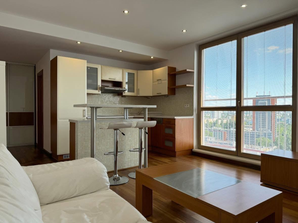 IBA U NÁS! Na prenájom 2-izbový byt s parkovaním - Nivy