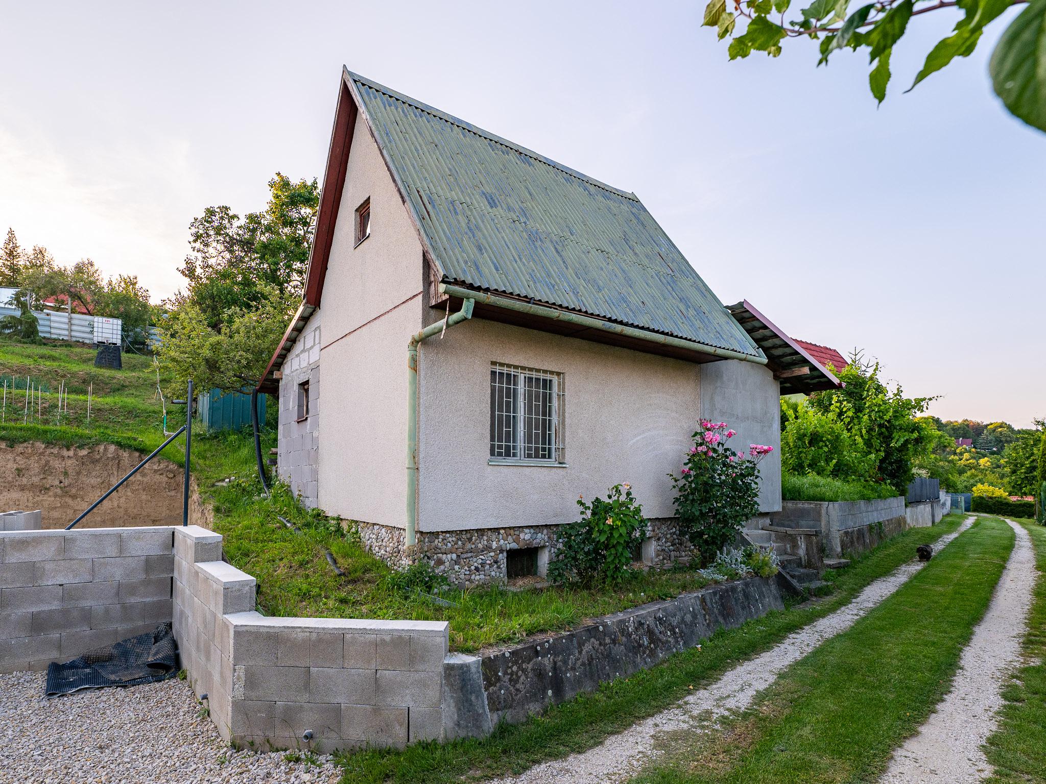 Rekreačná chatka s výhľadmi - Vinohrady, Nové Mesto n./V.