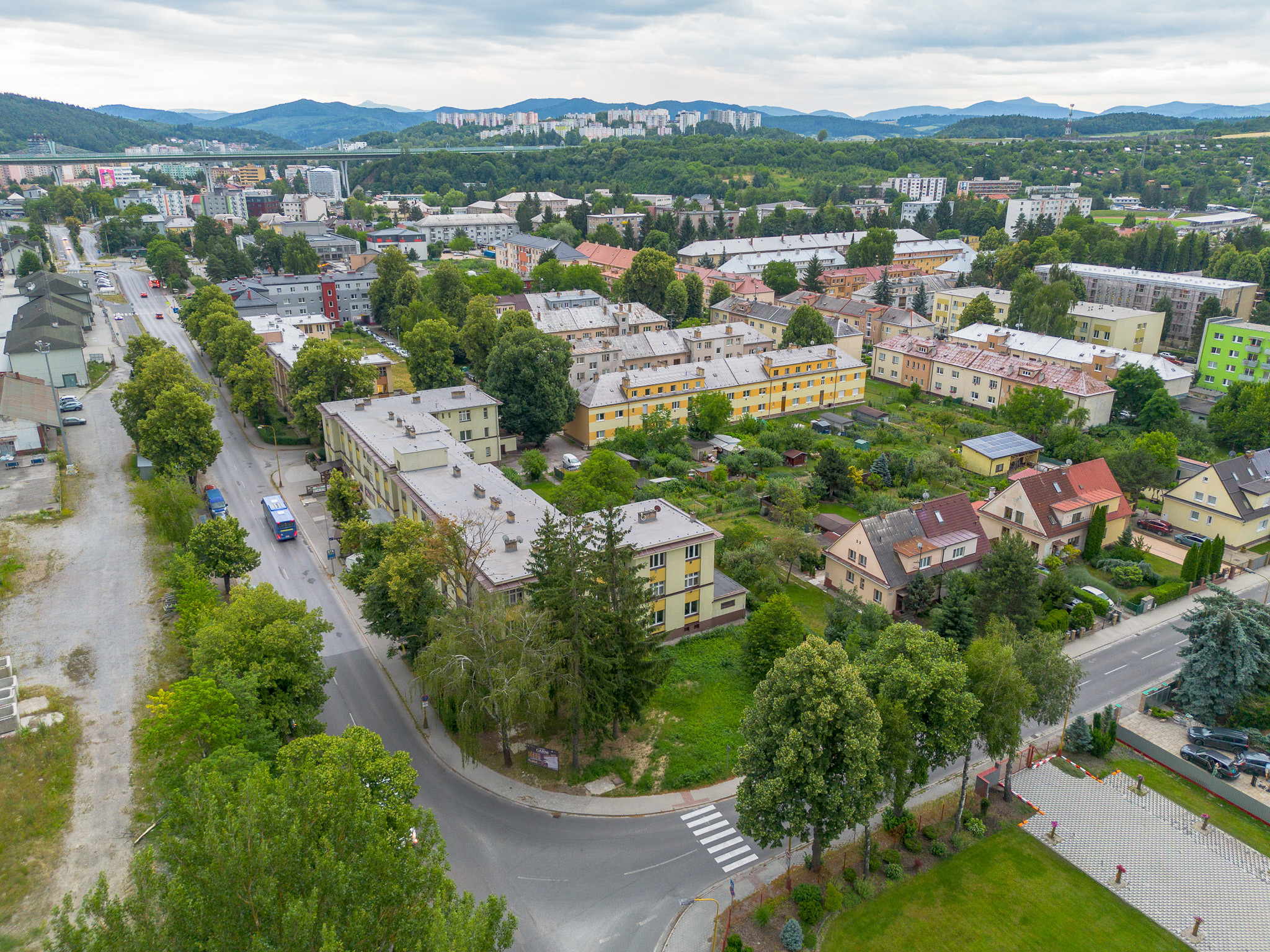 IBA U NÁS!Na predaj stavebný pozemok v meste Pov. Bystrica