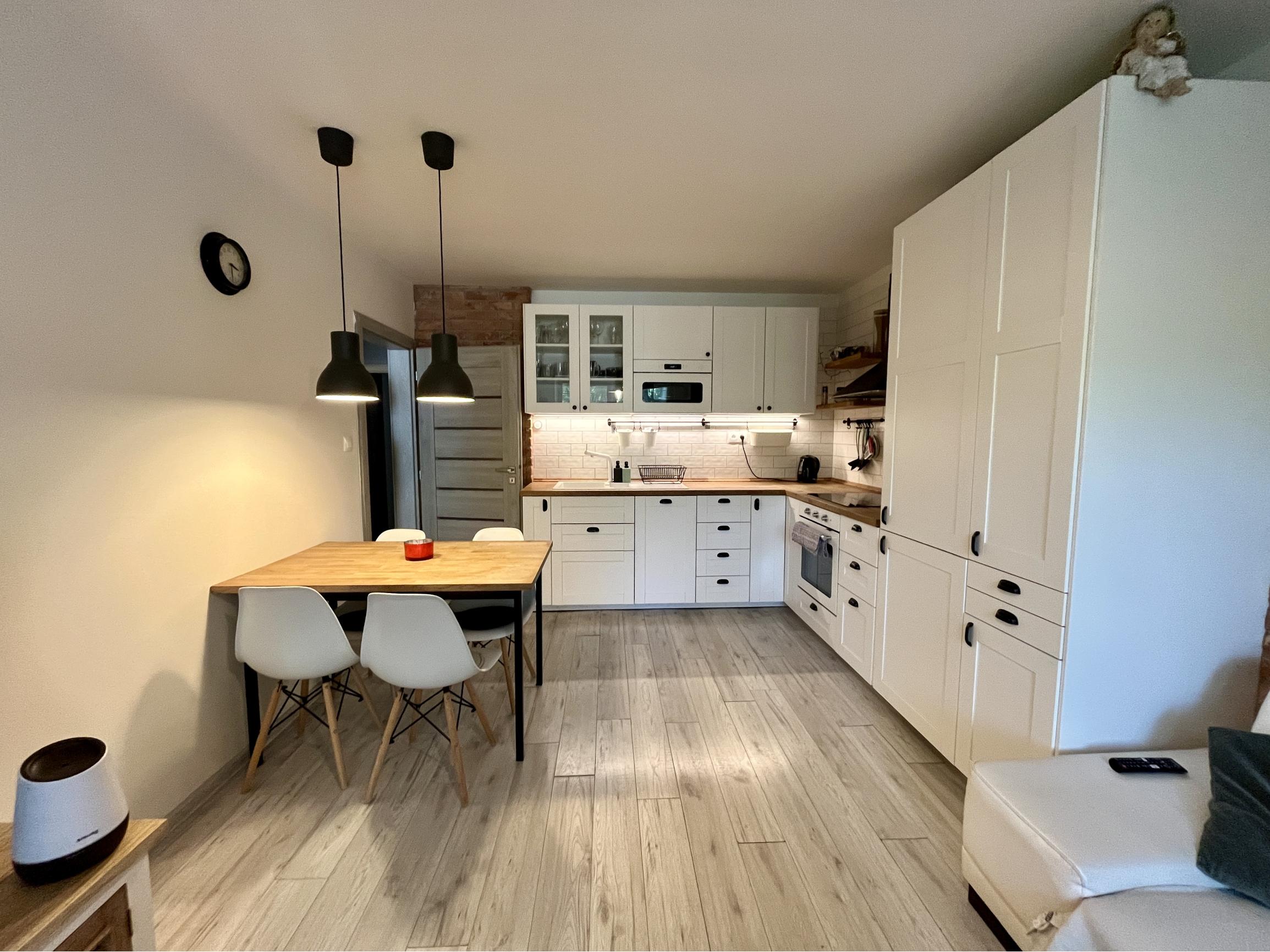 Na predaj prerobený 3-izbový byt v BA Ružinov, Chlumeckého