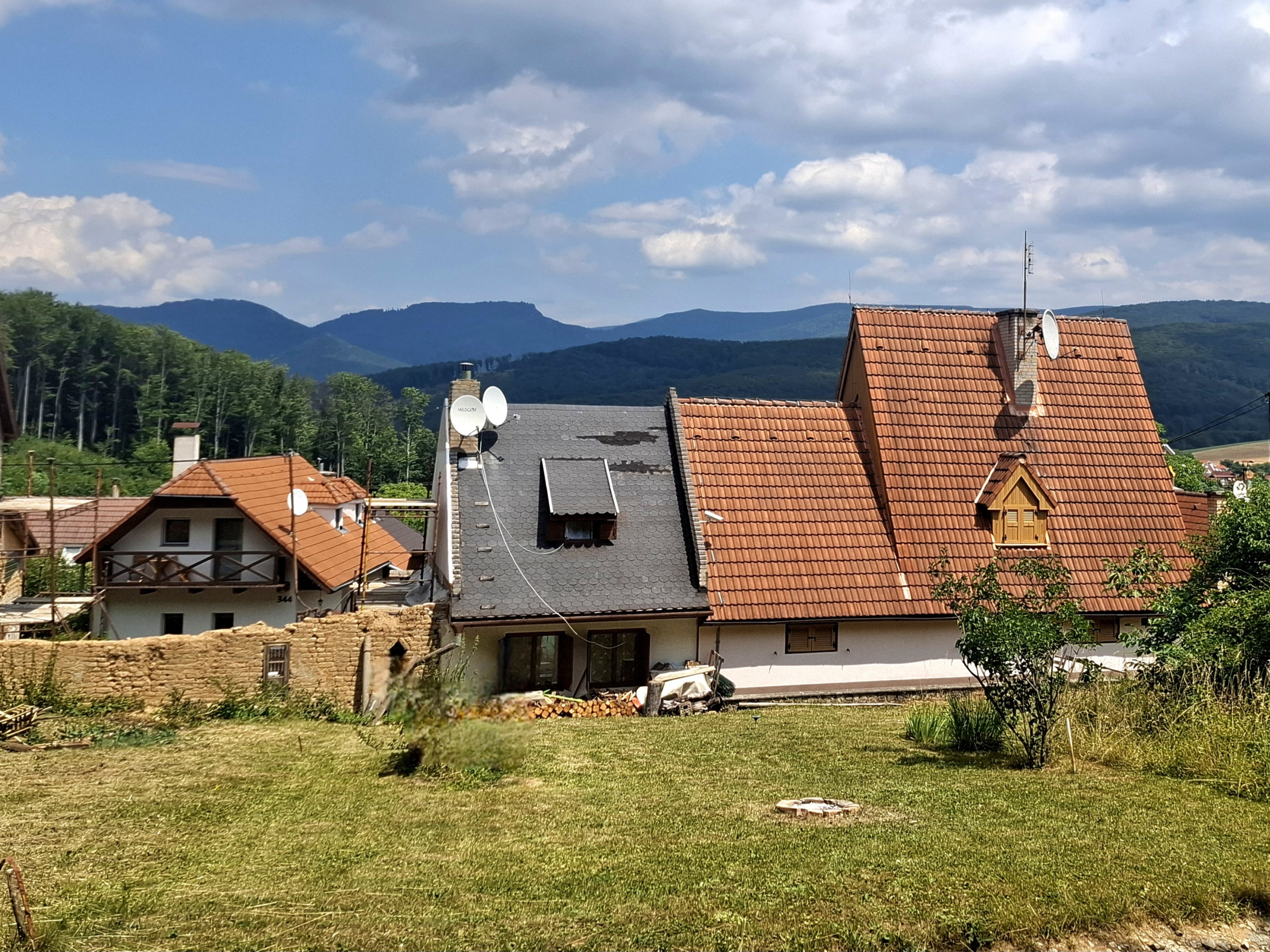 Rekreačná chalupa pod lesom na predaj-Radobica, ok.Prievidza