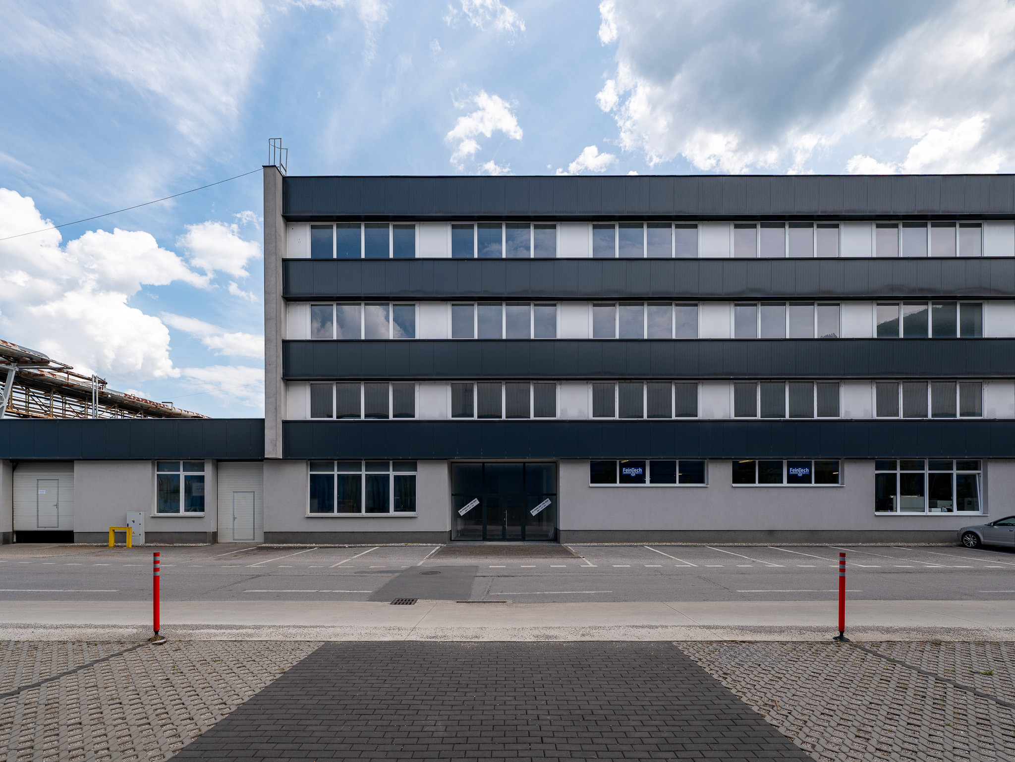 IBA U NÁS! Na prenájom poschodie v budove v Považskej Bystrici