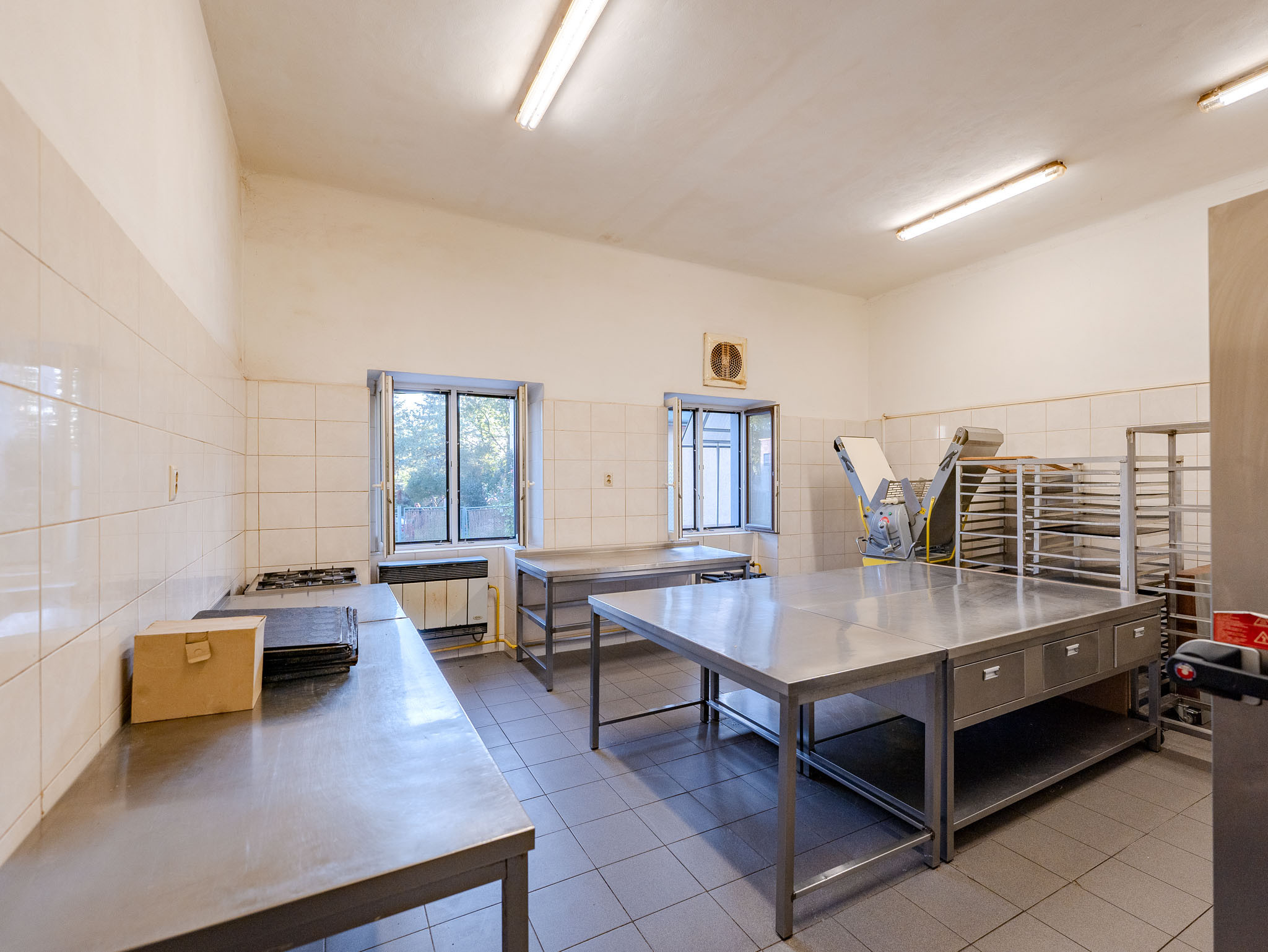 IBA U NÁS! Na predaj priestor - cukrárska výroba, Žilina