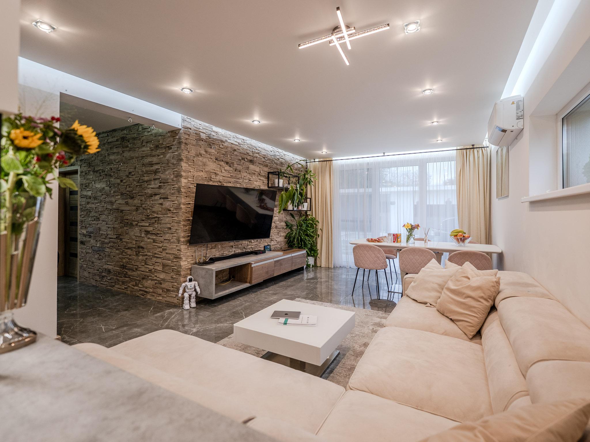 IBA U NÁS! Na predaj 4i bungalov s bazénom, Dunajská S,735m2