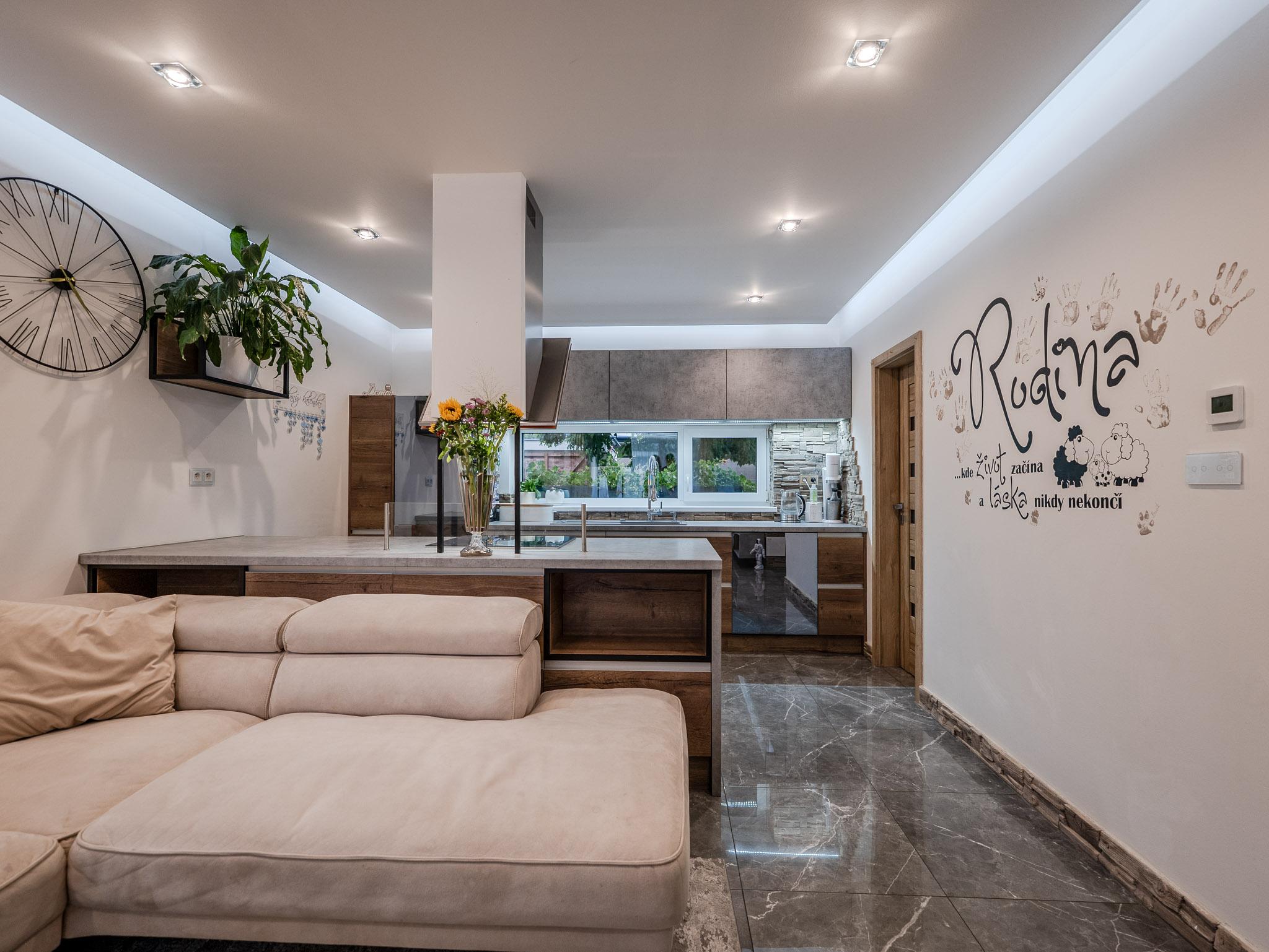 IBA U NÁS! Na predaj 4i bungalov s bazénom, Dunajská S,735m2