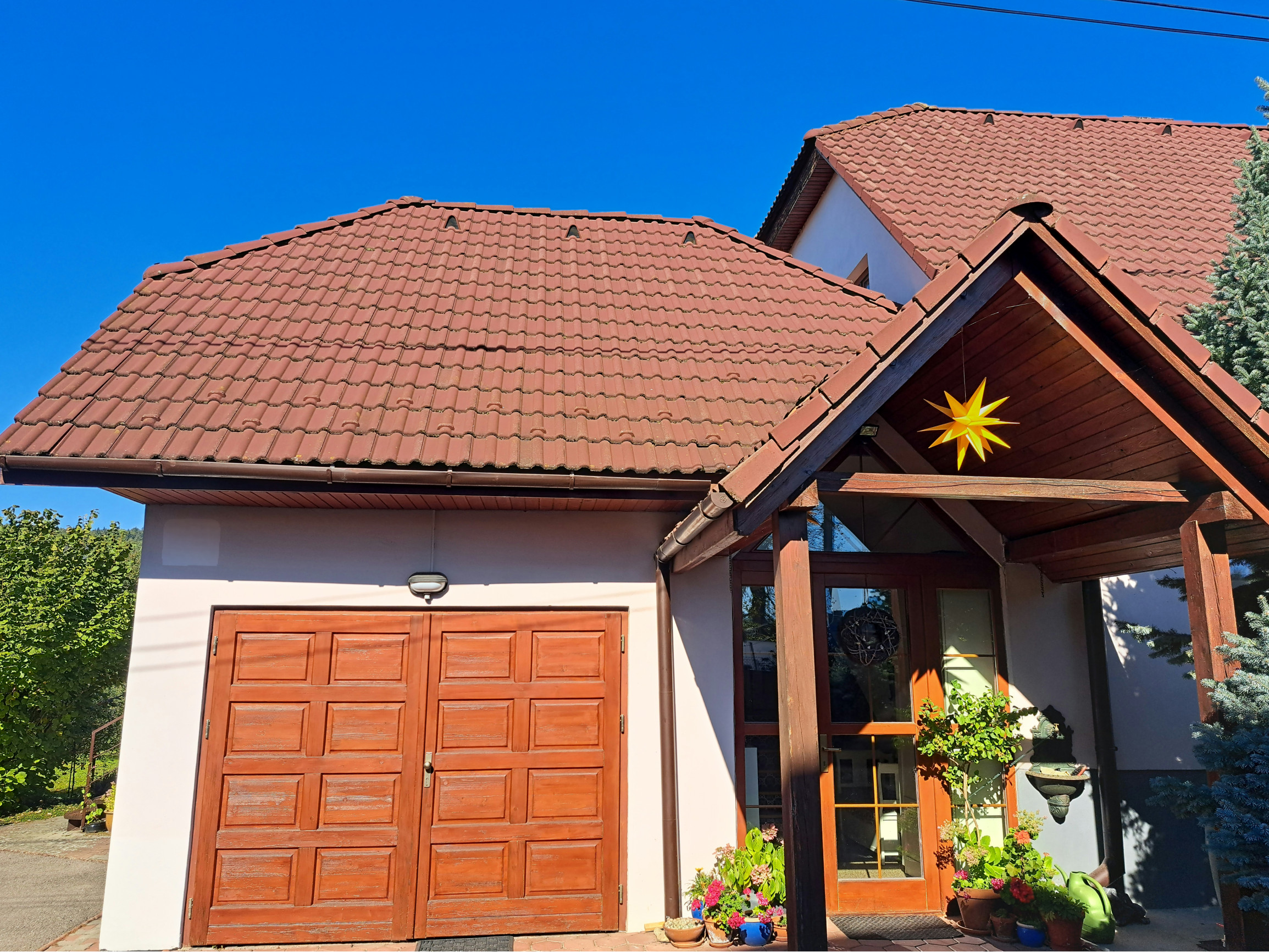 IBA U NÁS! 5-izbový dom s krásnou záhradou - Lednické Rovne