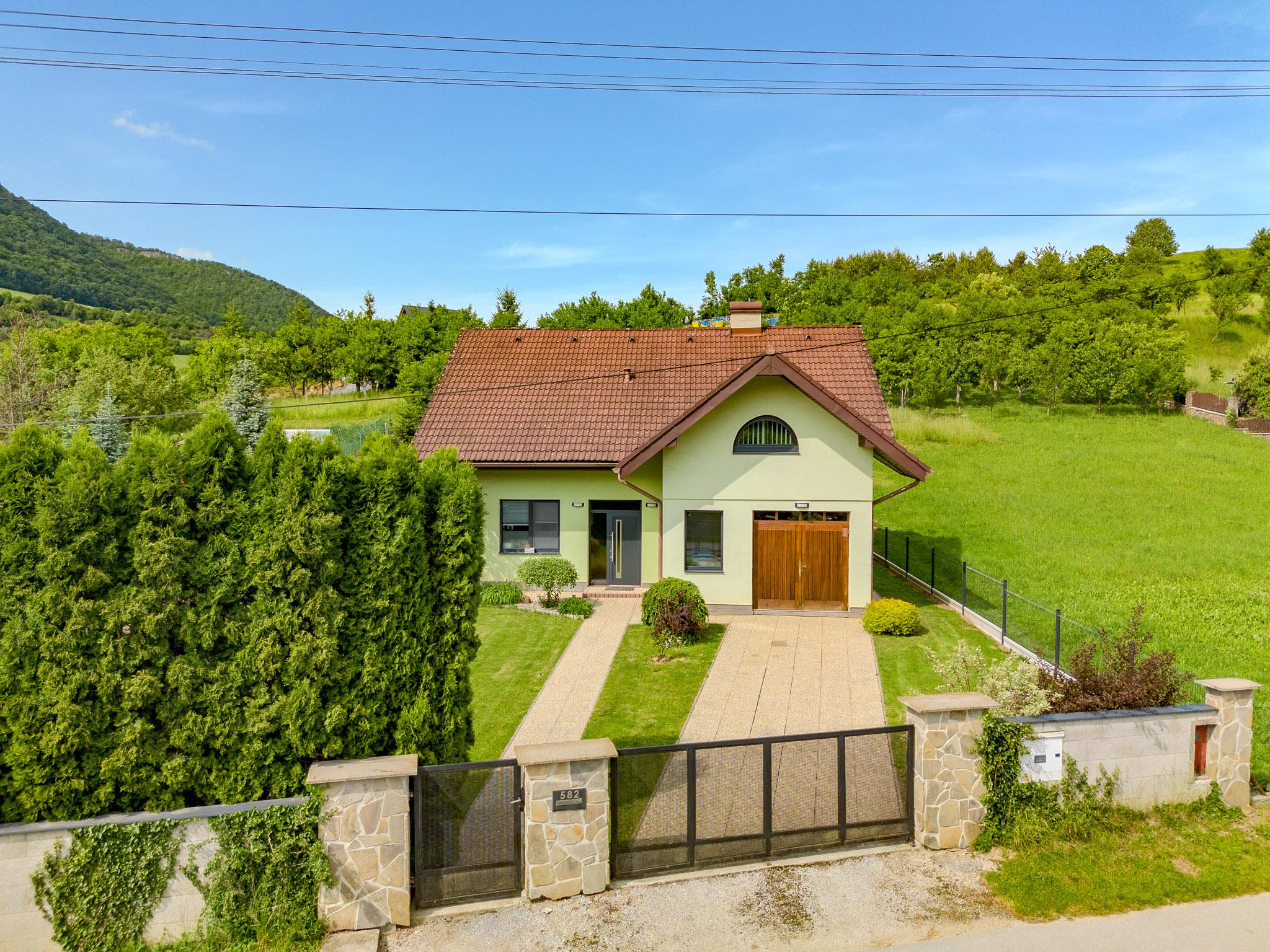 IBA U NÁS! Na predaj rodinný dom - Hor. Vadičov, okres KNM