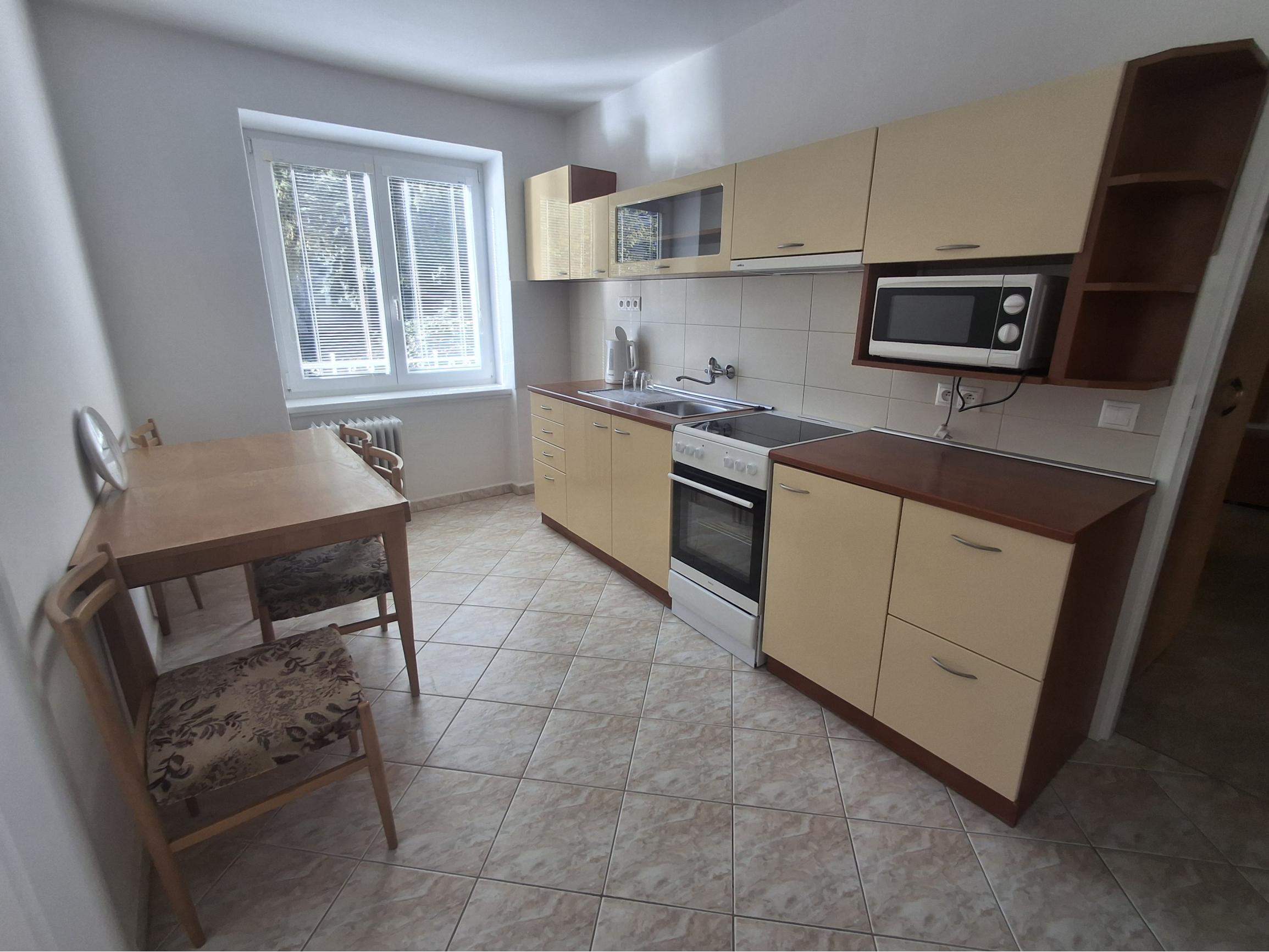 IBA U NÁS!Prenájom 2izb.byt v Považskej Bystrici časť Lánska